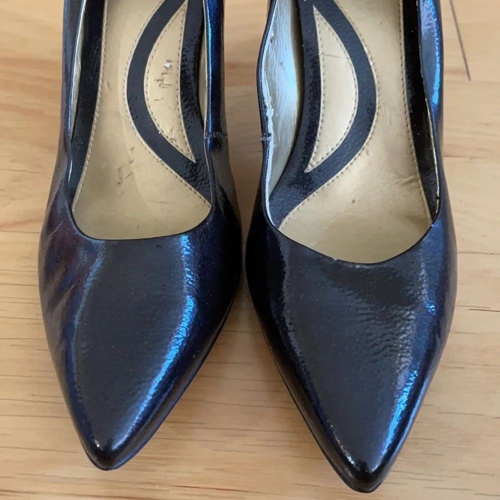 Tahari Malka black pointy toe heel